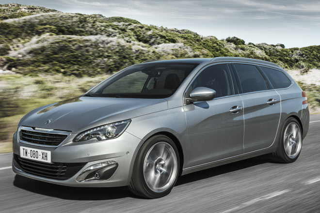 ... ohne GT im Namen, die den Löwen noch auf der Haube tragen. Künftig findet sich das Logo immer prominent im Grill, die Motorhaube ist entsprechend geglättet. Abwechslung beim Kennzeichen ist nicht die Sache von Peugeot