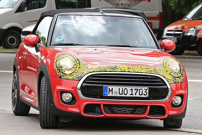 Erstmals wurde jetzt das Facelift-Modell des Mini in München erwischt. Die geringe Tarnung zeigt: Viel mehr als ein neues Lichtdesign wird es nicht geben
