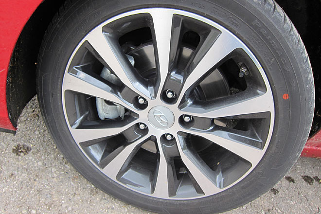 Hyundai liefert ab Werk maximal diese 17 Zoll gro�en Bicolor-R�der