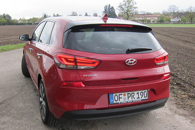 Er ist auch viel besser als der Vorg�nger, ereicht aber (mitma�lich noch) nicht das Golf-Niveau