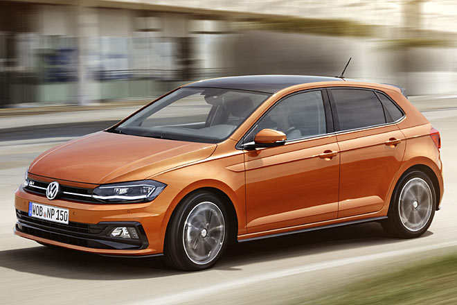 So sieht der Polo mit dem optionalen R-Line-Paket aus. Es umfasst wie üblich modifizierte Schürzen und schwarze Schwelleraufsätze