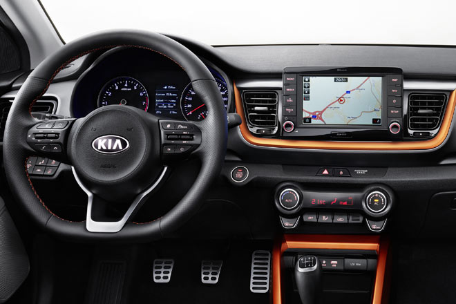Klassische Rundinstrumente und der teilintegrierte Zentralmonitor bestimmen das Ambiente. F�r Kia-Verh�ltnisse hoch ist das Individualisierungspotential