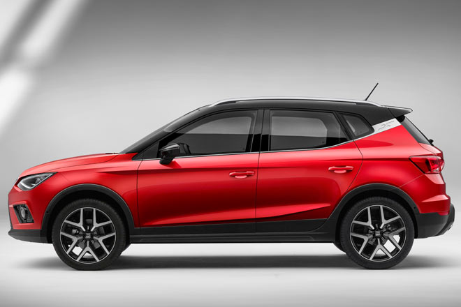 Das Design ist ebenso gelungen wie überraschungsfrei, sieht man von dem merkwürdigen, eingeprägten X auf der C-Säule einmal ab