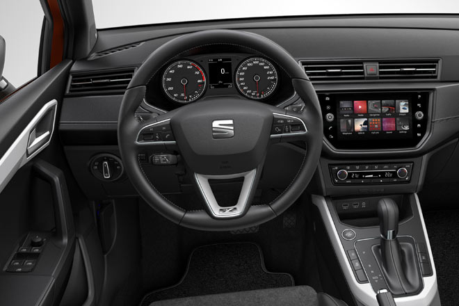 Schönes Interieur, das nahezu 1:1 dem des Ibiza entspricht. Der Arona bietet mehr Höhe, eine höhere Sitzposition und eine etwas steilere Windschutzscheibe