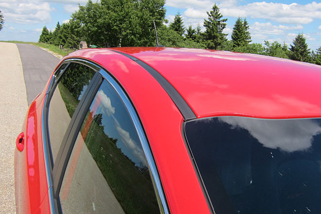 Unnötig verspielt oder mit Liebe modelliert &ndash; was Details wie die Windschutzscheibe angeht, zeigt der Cee'd mehr Mut als andere