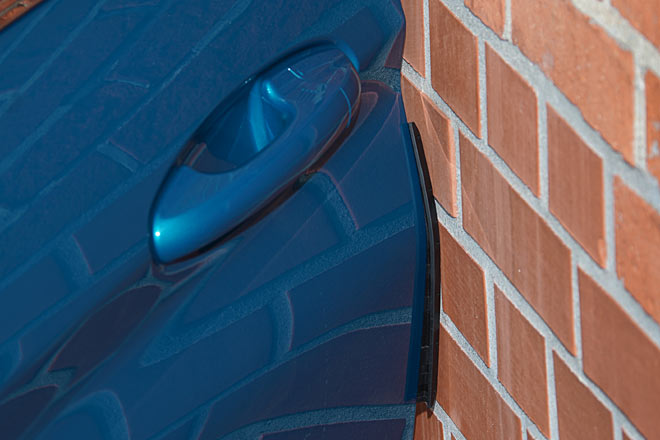 Von Ford erfunden, inzwischen von Škoda nachgemacht: Der Türkantenschutz (vorne und hinten) ist genial, obwohl er nicht lautlos arbeitet