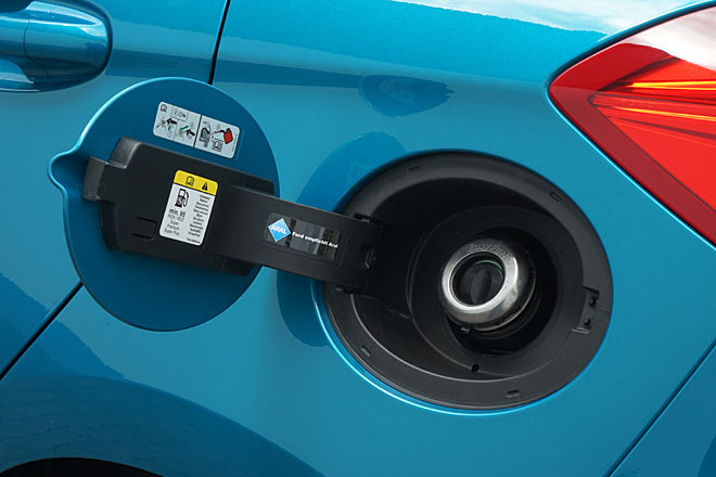 Die Griffmulde an der Tankklappe hätte nicht sein müssen, der integrierte Tankstutzenverschluss ist sehr praktisch