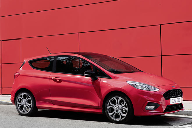 Anders als die Konkurrenz gibt es den Fiesta auch künftig als Dreitürer. Hier die sportliche ST-Line mit modifizierten Schürzen und großen Rädern