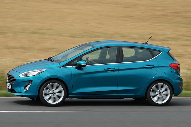 Die halbe Chromeinfassung der Fenster gibt es ab der dritten Ausstattungslinie