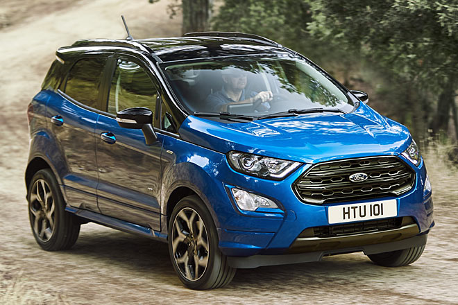 Ford überarbeitet den bisher wenig erfolgreichen EcoSport. Kennzeichen sind eine neue Front mit großem Grill im Stile von Kuga und Edge, flankiert von kleineren Scheinwerfern