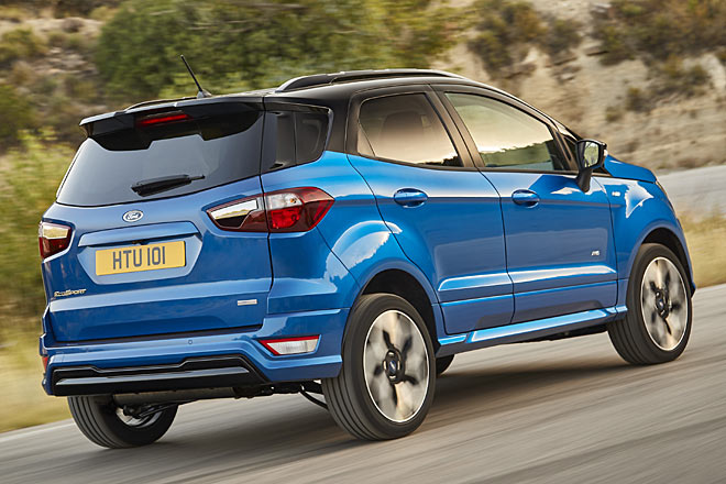 Am Heck tut sich wenig, nicht einmal die Leuchten hat Ford überarbeitet. Die zur Seite öffnende Hecktür musste natürlich übernommen werden