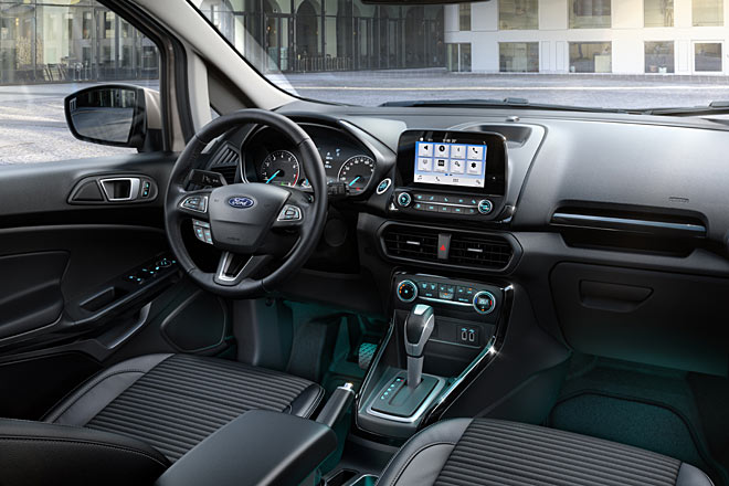 Noch größer fällt der Fortschritt im Interieur aus: Bessere Sitze, feine Instrumente, neue Mittelkonsole, schönere Klimabedieneinheit