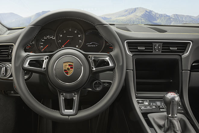 Fach statt Navi: Um das Gewicht zu reduzieren, verzichtet der T auf Rücksitze und Multimediasystem, beides gibt es aber auf Wunsch ohne Aufpreis