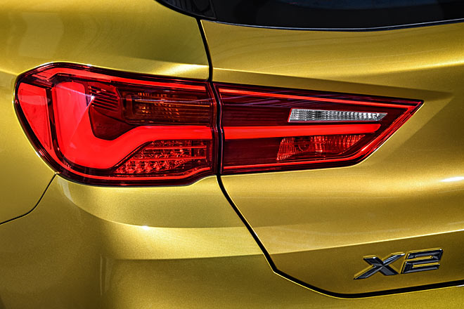 Schade: Bei den Rückleuchten gibt es weder neue Ideen noch eine vollständige LED-Bestückung, wie man es in dieser Preisklasse erwarten darf