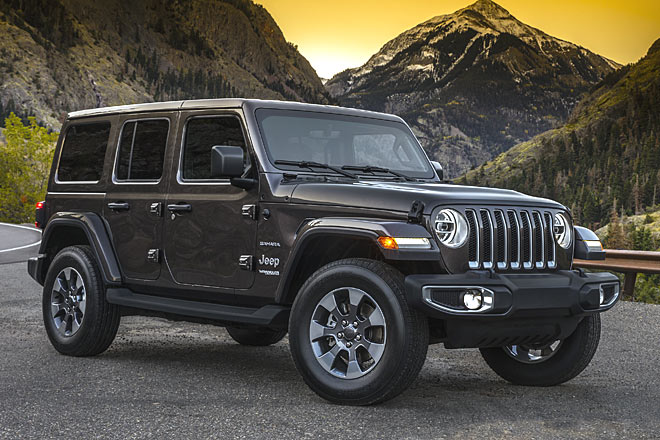 Schon vor der Messepremiere zeigt Jeep den neuen Wrangler. Optisch könnte die vierte Generation fast als Facelift durchgehen, so moderat fallen die Änderungen aus. Wichtigste Kennzeichen sind Tagfahrlicht- und Blinker-Design