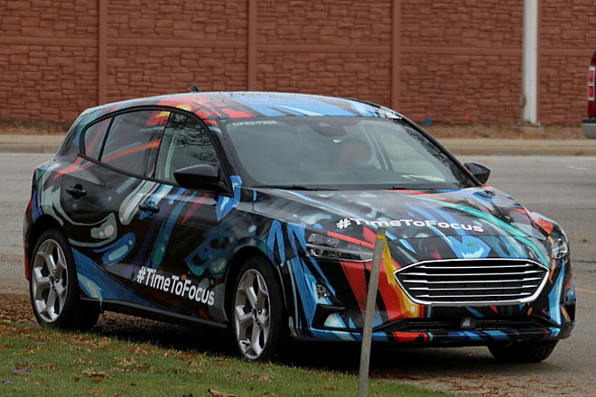 Das ist der neue Ford Focus in nahzu ungetarnter Montur. Die vierte Generation wird etwas gr��er, moderner und edler, vor allem aber optisch optimiert