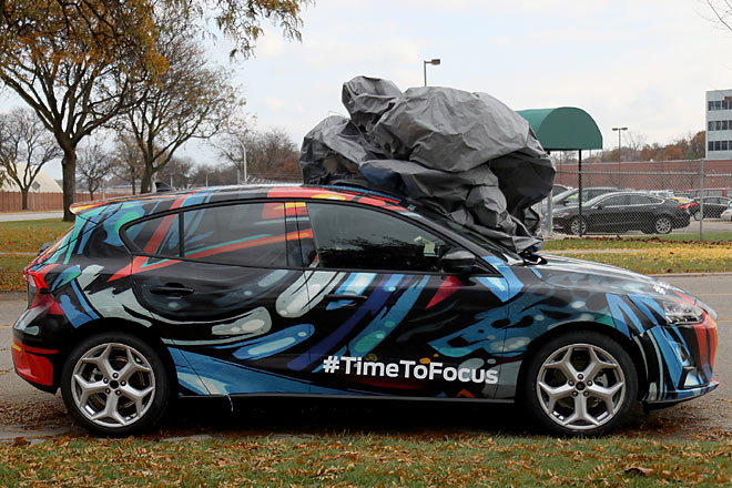 ... ist neu gezeichnet &ndash; mit nun durchgehender Lichtkante, klareren Radh�usern und sch�neren Au�enspiegeln. Das Dreieck am A-S�ulen-Fu� entf�llt. Vor allem auff�llig ist aber der Verzicht auf &raquo;