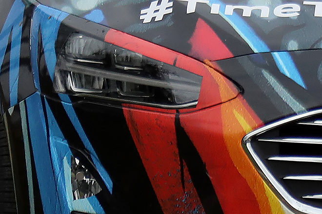 Das Tagfahrlicht erinnert an Audi und Volvo. Dem allgemeinen Trend folgend entf�llt Xenon-Technik zugunsten von LED, Basis bleiben Halogenfunzeln