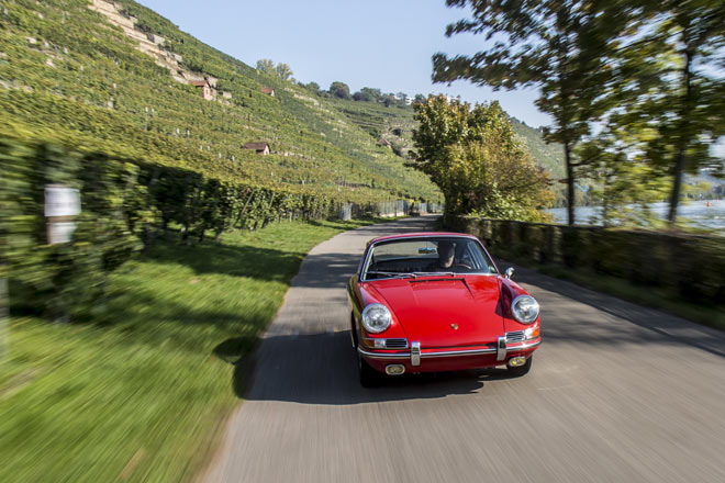 Nach aufwendiger Restaurierung macht der 911 seine erste Probefahrt vor den Toren Stuttgarts