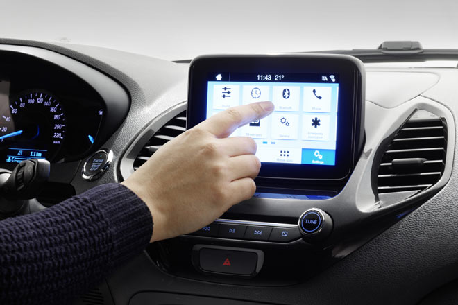 Optional gibt es künftig einen Start-Knopf. Der Bordcomputer versprüht weiterhin sein pixeliges 1990er-Jahre-Feeling