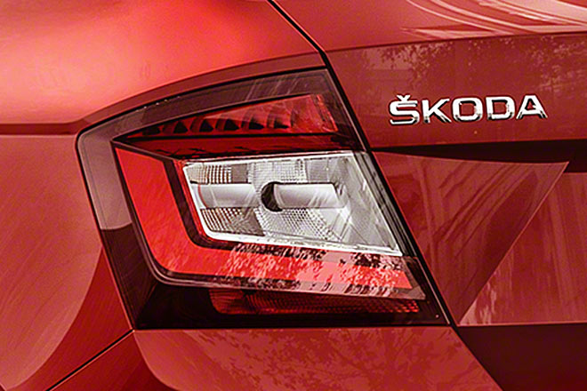 ... nur teilweise, denn Blinker und Rückfahrlicht bleiben konventionell