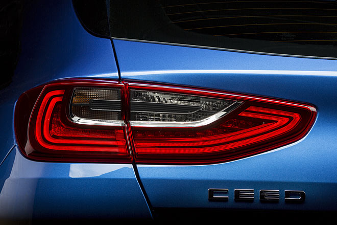 Am Heck gibt es lobenswerterweise ebenfalls Tagfahrlicht, leider aber keine Voll-LED-Technik