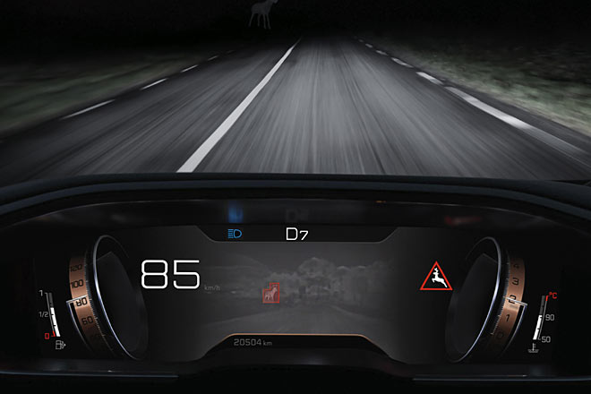 Anders als die Konkurrenz offeriert Peugeot einen Nachtsichtassistenten, der das Reh schon vor dem Fahrer erkennt