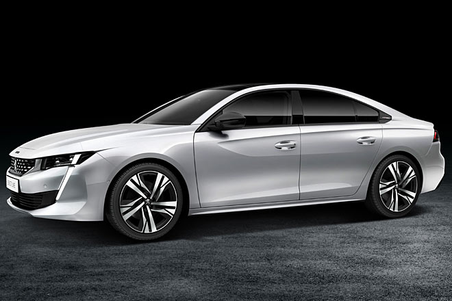 ... fünftürigen Fastback anstelle einer Stufenheck-Limousine. Rahmenlose Scheiben und ein wesentlich verbessertes Design gehören zum Paket