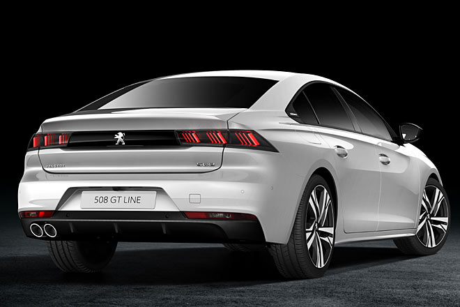 Einen Hauch von Fords Mustang mag man erkennen, jedenfalls ist das Heck gelungen. Voll-LED-Leuchten mit dimmbarem Tagfahrlicht. Die GT-Line trägt sichtbare Endrohre