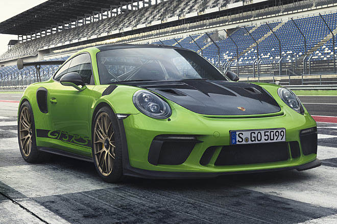 Auch sonst ist der Auftritt des GT3 RS laut. Der Boxer-Sauger schaufelt jetzt 520 PS auf vier Litern Hubraum und katapultiert das Auto in 3,2 Sekunden auf Tempo 100