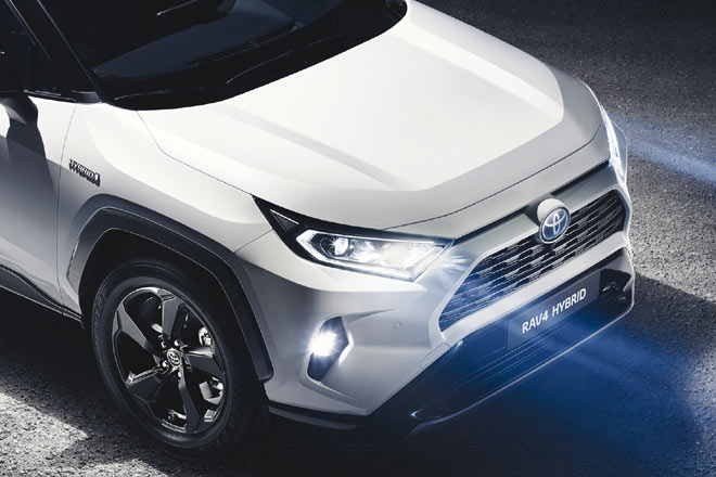 Die Front ist jedenfalls im Vergleich recht bodenständig ausgefallen