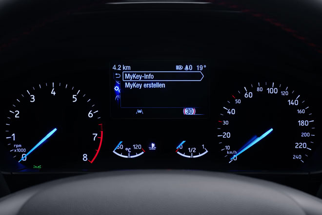 ... so klar wie lange nicht bei Ford, aber nur analog zu haben