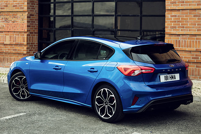 Auspuff rechts und Tankdeckel links hätte nicht sein müssen. Im Übrigen aber hat das Focus-Design einen großen Schritt nach vorne gemacht
