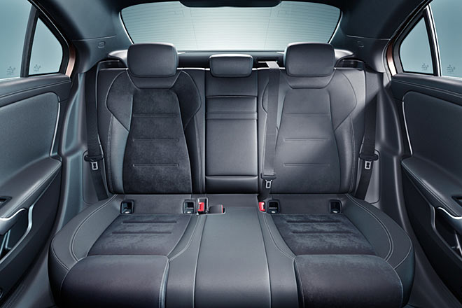 Der zusätzliche Raum kommt entsprechend der Kunden-Präferenzen in China dem Beinraum im Fond zu gute