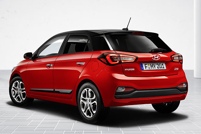 Am Heck wandert das Kennzeichen von der Schürze in die Klappe, dazu kommen deutlich veränderte Rückleuchten