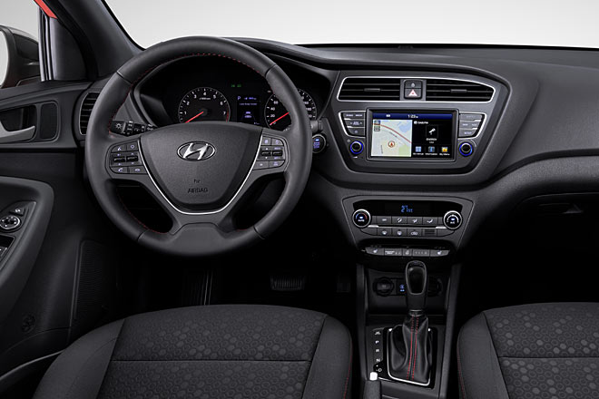 Nicht aufregend, aber gut: Das Interieur bleibt bis auf zwei Farbwelten unverändert