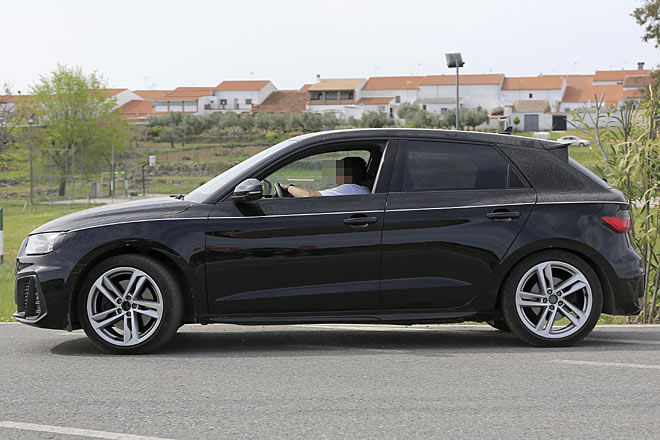 ... die Abkehr von der kuppelförmigen Dachlinie. Stattdessen setzt Audi künftig auf eine breite, nunmehr fensterlose C-Säule