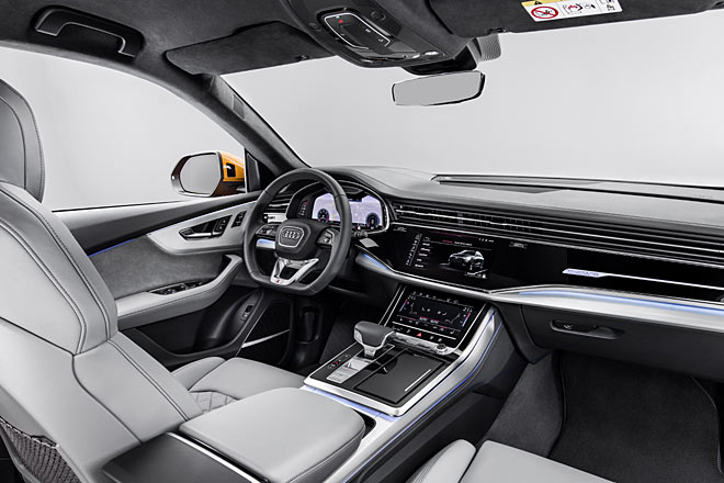 Blick ins Interieur: Drei Bildschirme wie im neuen A6/A7 bestimmen das Ambiente