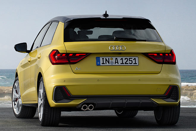 Die Rückleuchten sind jetzt klassisch geteilt. Das Doppelendrohr bekommt nur die Top-Motorisierung mit 200 PS, aber die schwächeren Varianten verzichten immerhin auf Fake-Blenden