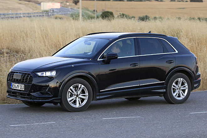 Die seitliche Chromleiste ist neu, das dritte Seitenfenster wohl etwas kleiner als bisher