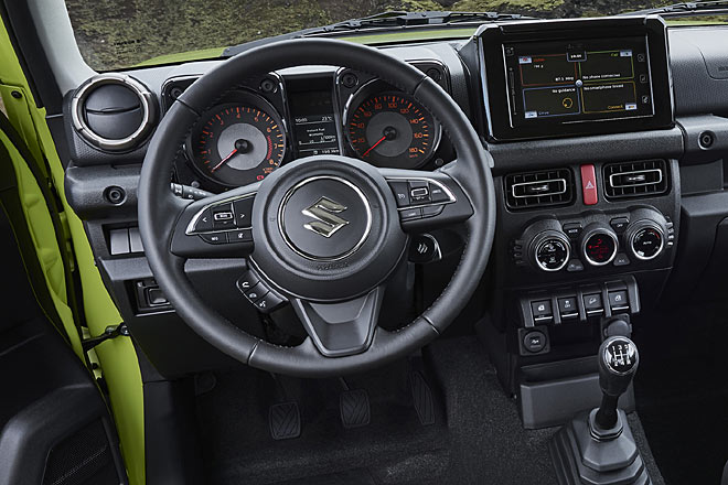 Schick ist der Jimny nicht, funktional schon. Diverse Assistenten sind jetzt Standard