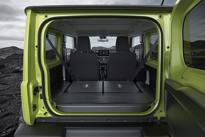 Mit der teils serienmäßigen Kofferraumbox ergibt sich eine ebene Ladefläche. Gewachsen ist der Kofferraum sowieso um etwa 50 Liter