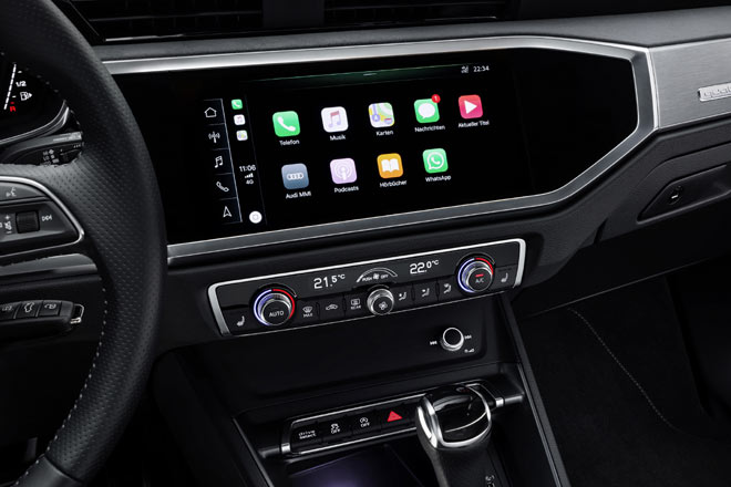 Die Mittelkonsole ist jetzt zum Fahrer hin geneigt. Die Klimabedieneinheit bleibt lobenswerterweise konventionell. Noch immer verbaut Audi ein Zündschloss in der Lenksäule