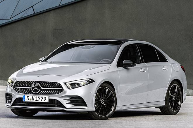 Mercedes zeigt die zweite Spielart der neuen Kompaktfamilie. Die Limousine kommt zusätzlich zum verspielteren und nutzwerteingeschränkten CLA