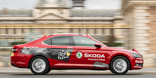 Škoda mit 250 Fahrzeugen bei der Tour de France