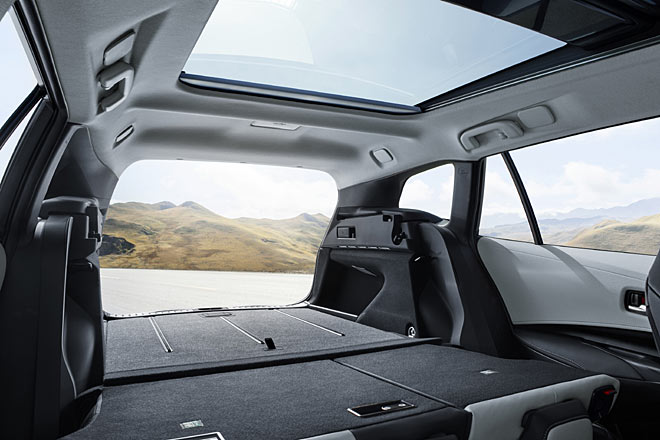 Blick in den Laderaum, der wie bei den Mitbewerbern nicht waagerecht und offenbar auch nicht ganz eben ist. Größenangaben liegen noch nicht vor