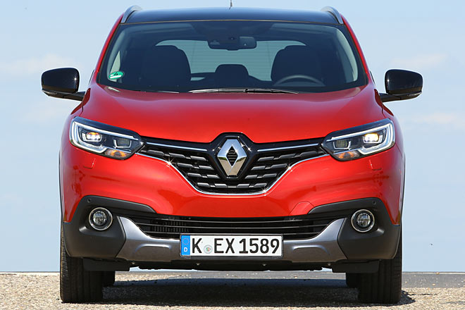 Zum Vergleich das aktuelle Modell mit alter Schürze, Blinkereinsätzen und schmalerem Grill