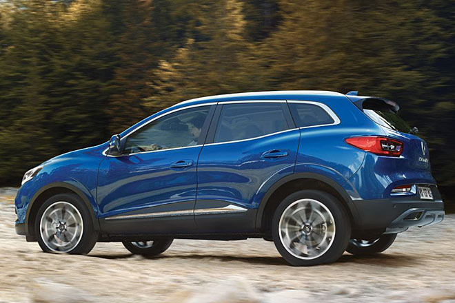 Die Seitenasnicht bleibt facelift-typisch unverändert, sieht man von drei neuen Lackfarben und modifizierten Rädern ab