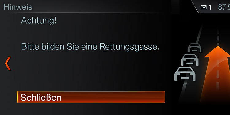 BMW spielt Rettungsgassen-Hinweis bedarfsgerecht ins Cockpit