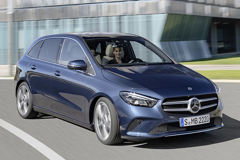 Die Gürtellinie sitzt etwas tiefer als bisher, ebenso die Dachlinie. Die Fenster sind nun vollständig in Chrom gefasst